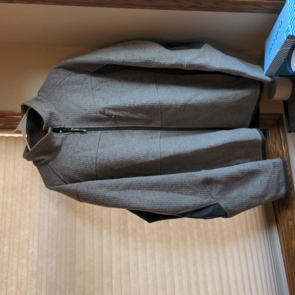 Koppen size XL lightweight zip up jacket